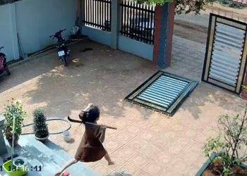 Cuop den nha vo bau 5 thang cung vac rua bay ra danh lifehub.vn 5 Cướp đến nhà, vợ bầu 5 tháng cũng vác rựa "bay" ra đánh Cướp đến nhà, vợ bầu 5 tháng cũng vác rựa “bay” ra đánh