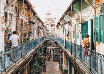 Người Hoa rất giàu nhưng lại ở nhà cũ & tồi tàn, tại sao vậy?