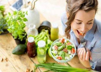 Phụ nữ sau 30 tuổi cần hạn chế ăn 2 loại thịt và làm theo 7 thói quen sau để cơ thể khỏe mạnh