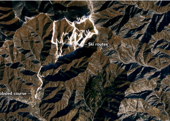 Đỉnh núi Olympic phủ tuyết nhân tạo tuyệt đẹp khi chụp từ vệ tinh ngoài Trái Đất