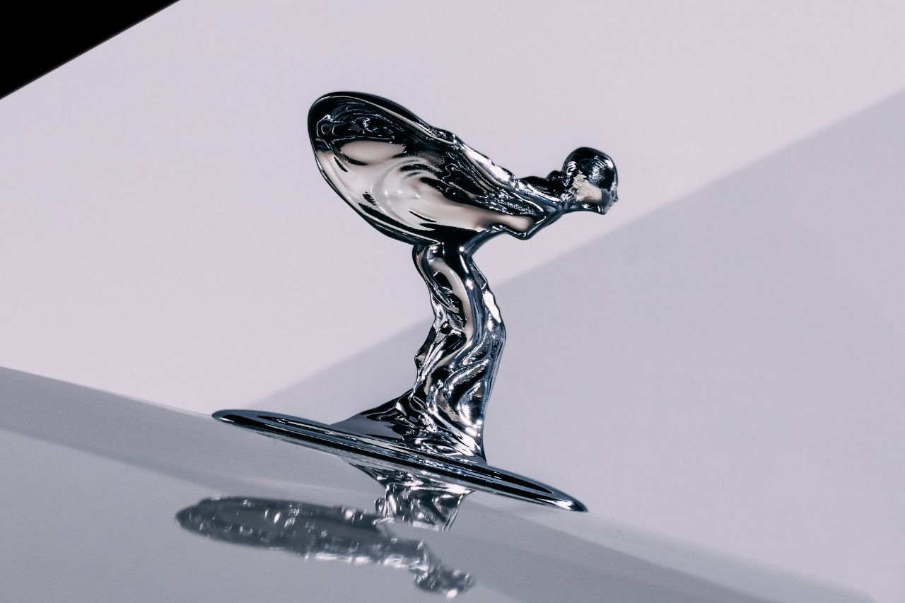 Roll Royce thiet ke lai bieu tuong Spirit of Ecstasy sau 111 nam gan bo lifehub.vn Rolls-Royce thiết kế lại biểu tượng Spirit of Ecstasy sau 111 năm gắn bó