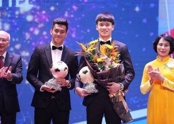 Sau 1 năm tỏa sáng rực rỡ, Hoàng Đức dành quả bóng vàng đầu tiên trong sự nghiệp