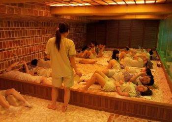 Vì sao ở Hàn Quốc luôn phân tách chỗ ngồi theo giới tính ở những nơi công cộng?