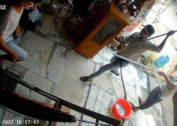 Xin 3 triệu tiền bảo kê bất thành, nhóm thanh niên đánh dã man nhân viên giữ xe