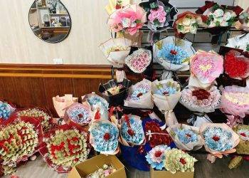 Bó hoa “đồng tiền” tặng mẹ ngày 8/3 trị giá 102 triệu đồng