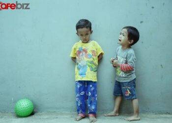 Khi con khóc, bạn liền bảo "nín ngay" thì bạn đã trực tiếp hủy hoại tương lai chúng rồi: Đây mới là cách phản ứng đúng đắn!