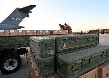 Mỹ "làm việc 24/24" để gửi vũ khí đến Ukraina hàng ngày