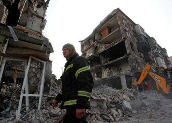 Nga kêu gọi Mariupol đầu hàng, phương Tây 'rót' vũ khí cho Ukraine