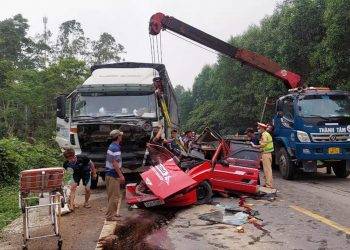 Nguyên nhân ban đầu vụ tai nạn kinh hoàng khiến chồng tử vong, vợ và 2 con trọng thương trên đường đi du lịch