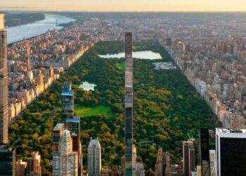 Tòa nhà chọc trời mỏng nhất thế giới sẵn sàng chào đón những cư dân đầu tiên