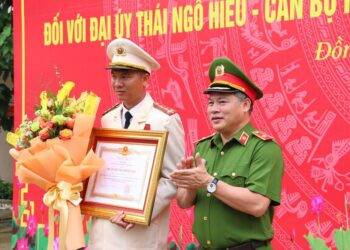 Trao Huân chương Dũng cảm của Chủ tịch nước cho đại úy cảnh sát cứu sống 4 người