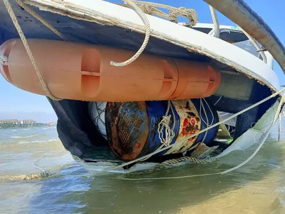 Vụ chìm ca nô làm 17 người chết ở biển Cửa Đại: Vì sao 2 tháng vẫn chưa công bố nguyên nhân?