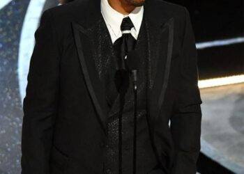 Will Smith xin rời Viện Hàn lâm Điện ảnh sau cú tát gây sốc ở Oscar 2022