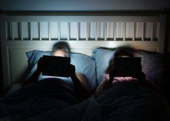 8 thói quen trước khi ngủ khiến cơ thể già nua, giảm tuổi thọ