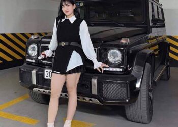 Chồng dẫn bồ đi xem chung kết bóng đá nam SEA Games 31 bị vợ bắt gặp trên tivi