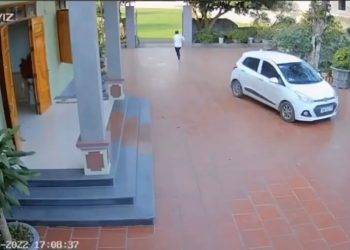 Thanh niên đeo còng số 8 vẫn ngoan cố với ý định bỏ chạy