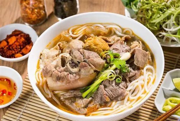 Bún bò Huế có gì đặc biệt mà được Nhật Bản cho vào thực đơn của học sinh? Bác sĩ phân tích