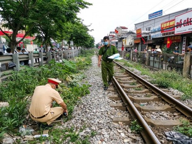 Hai nam sinh lớp 8 bị tàu hỏa tông thương vong Hai nam sinh lớp 8 bị tàu hỏa tông thương vong
