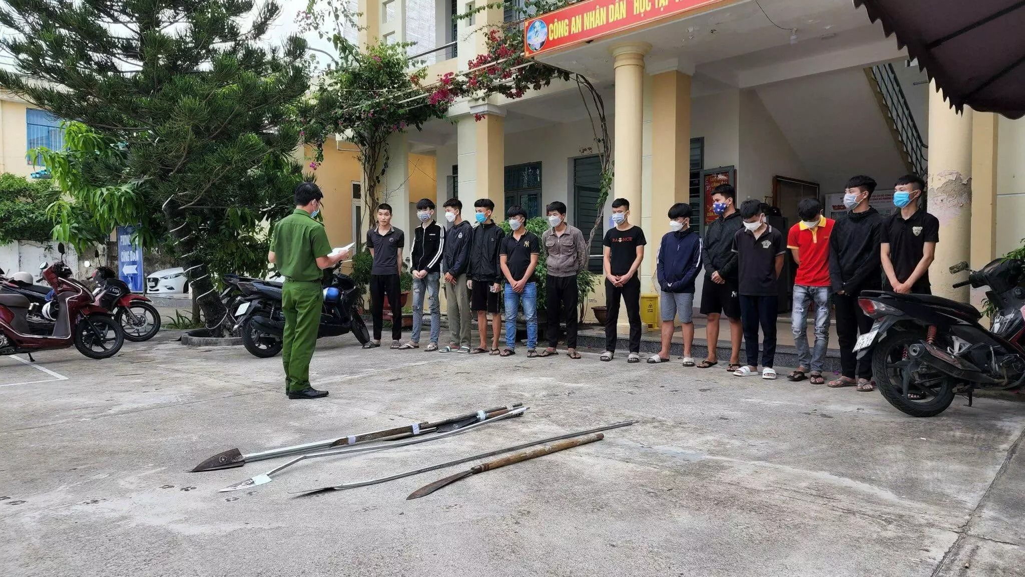 Hơn 40 thanh niên ‘ôm’ bom xăng hỗn chiến náo loạn đường phố Đà Nẵng