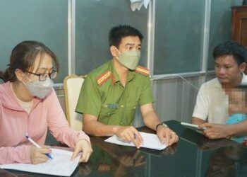 khai tu con trai 3 tuoi con song nguoi me tuong trinh gi Bản tường trình bất ngờ của người mẹ khai tử cho con trai 3 tuổi dù vẫn còn sống Khai tử con trai 3 tuổi còn sống, người mẹ tường trình gì?