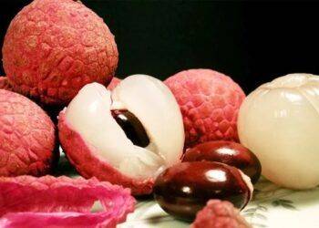 Mua vải thiều muốn chọn quả tươi ngon, dày cùi, không bị sâu đầu cứ nhìn vào điểm này