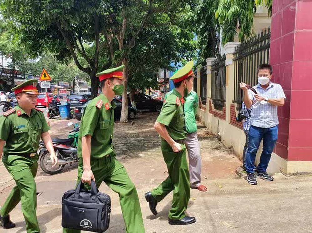NÓNG: Khởi tố Giám đốc CDC Đắk Lắk và 4 thuộc cấp liên quan việc mua kit test Công ty Việt Á