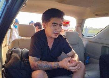 Thanh niên dùng súng cướp xe taxi vì buồn chuyện tình cảm