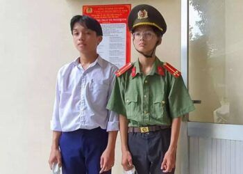 Thiếu tiền chơi game, 2 thiếu niên giả công an đi thu tiền tiệm cầm đồ