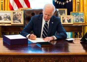 Tổng thống Mỹ Joe Biden ký luật tăng tốc bơm vũ khí cho Ukraine