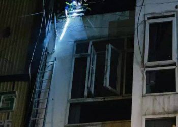 TP.Huế: Giải cứu thành công 3 người mắc kẹt trong quán game bốc cháy lúc rạng sáng