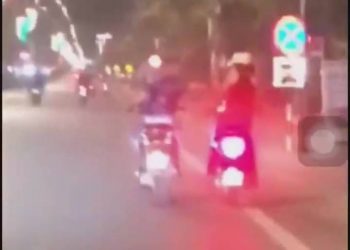 Công an truy tìm kẻ biến thái đi xe SH có hành vi sàm sỡ vào ngực cô gái trẻ ở giữa đường