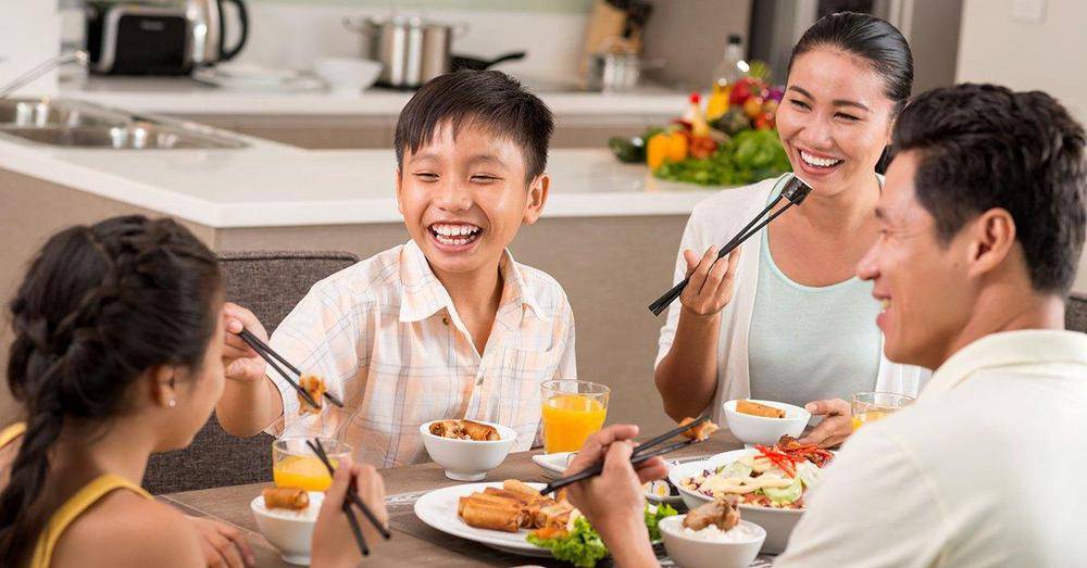 Ăn ngồi bệt trên sàn hay ngồi ghế tốt hơn? Lý giải thú vị từ chuyên gia Ăn ngồi bệt trên sàn hay ngồi ghế tốt hơn? Lý giải thú vị từ chuyên gia