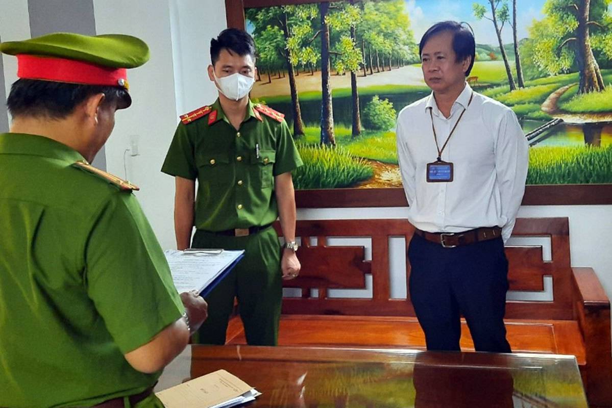 Bắt tạm giam Giám đốc CDC Đà Nẵng vì tội Tham ô tài sản