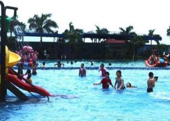 Bé 10 tuổi tử vong tại hồ bơi