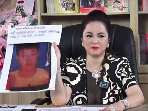Ca sĩ Vy Oanh đề nghị khởi tố 9 đồng phạm giúp sức bà Phương Hằng