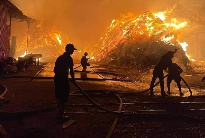 Cháy lớn trong đêm ở Cụm công nghiệp Diễn Châu, tỉnh Nghệ An