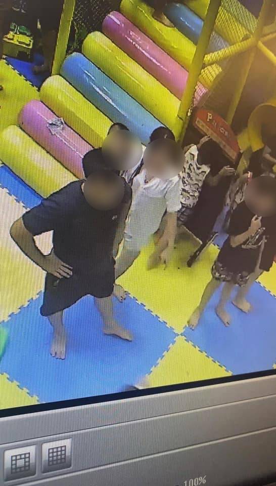 Clip người đàn ông đánh bé gái 4 tuổi ở khu vui chơi: Không chỉ đánh 1 lần, liên tục chửi mắng