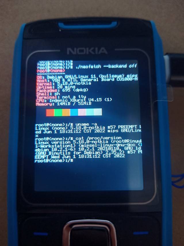 Đam mê phần cứng, hacker độ điện thoại phổ thông Nokia 1680 thành máy tính Linux