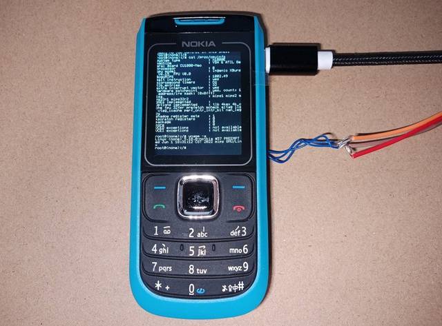 Đam mê phần cứng, hacker độ điện thoại phổ thông Nokia 1680 thành máy tính Linux