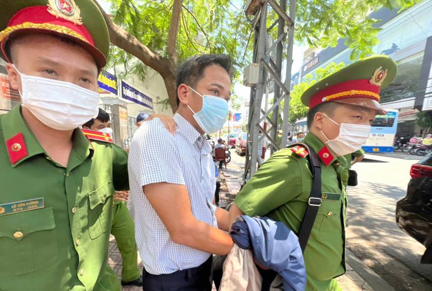 Khởi tố giám đốc CDC Khánh Hòa vì liên quan vụ Việt Á