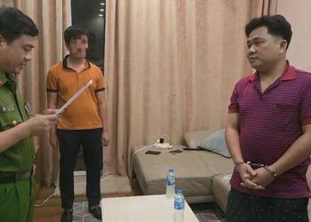 Khởi tố giám đốc cùng 2 nhân viên "hô biến" hoá chất thành xăng giả