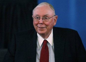 Lời khuyên làm giàu kinh ngạc từ tỷ phú thông thái Charlie Munger 97 tuổi: Có 3 cách khiến đời bạn mãi nghèo, nếu muốn trở nên giàu có, hãy làm ngược lại!