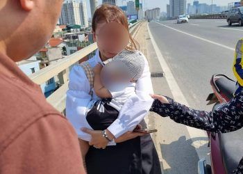 Nam tài xế cứu 2 mẹ con có ý định tự tử trên cầu Nhật Tân nhận được 'cơn mưa' lời khen của netizen