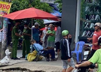 Nghẹn lòng hình ảnh bác bảo vệ mất trên ghế khi đang trông xe: Chú thực sự rất hiền lành, tốt bụng