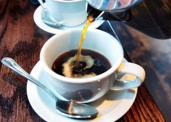 Người uống cà phê có tuổi thọ cao hơn những người không uống