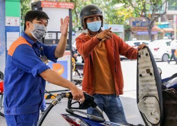 NÓNG: Đại sứ quán phản hồi về việc Malaysia bán xăng 13.000 đồng/lít cho Việt Nam