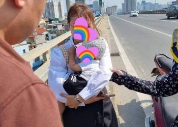 Tài xế kể lại giây phút giúp 2 mẹ con trên Nhật Tân: "Thấy không yên tâm nên đưa về nhà"