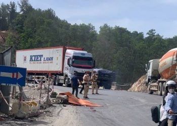 Tông chết người giữa ban ngày, tài xế đốt vàng mã và bỏ trốn