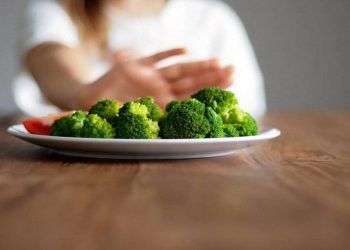 Tránh dùng thực phẩm kiểu "càng ăn càng nhanh già"