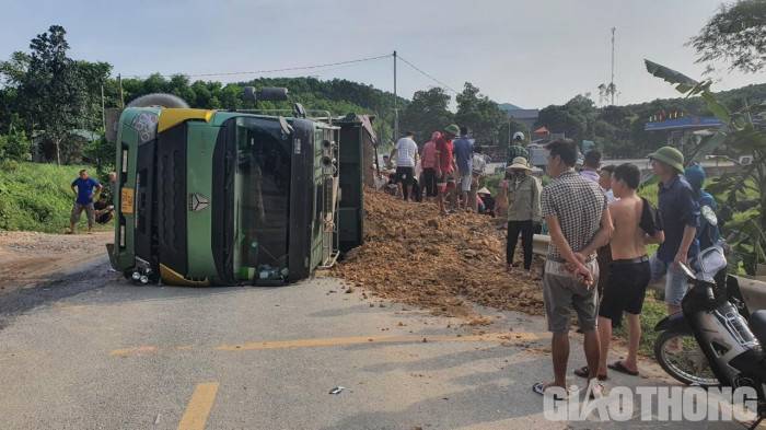 Vụ tai nạn xe chở đất đè xe ben: Danh tính 3 nạn nhân tử vong